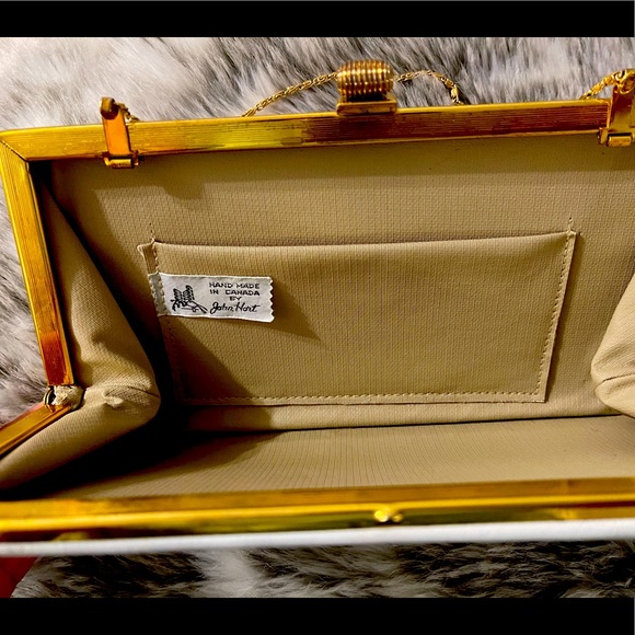 White Clutch - Picture 5 of 9